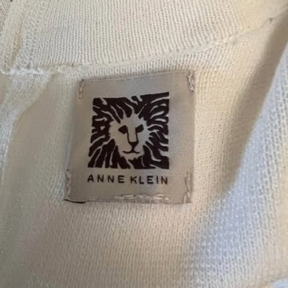 Anne‎ Klein White Knit Floral Embellished Cap Sleeve Sweater Medium GC
